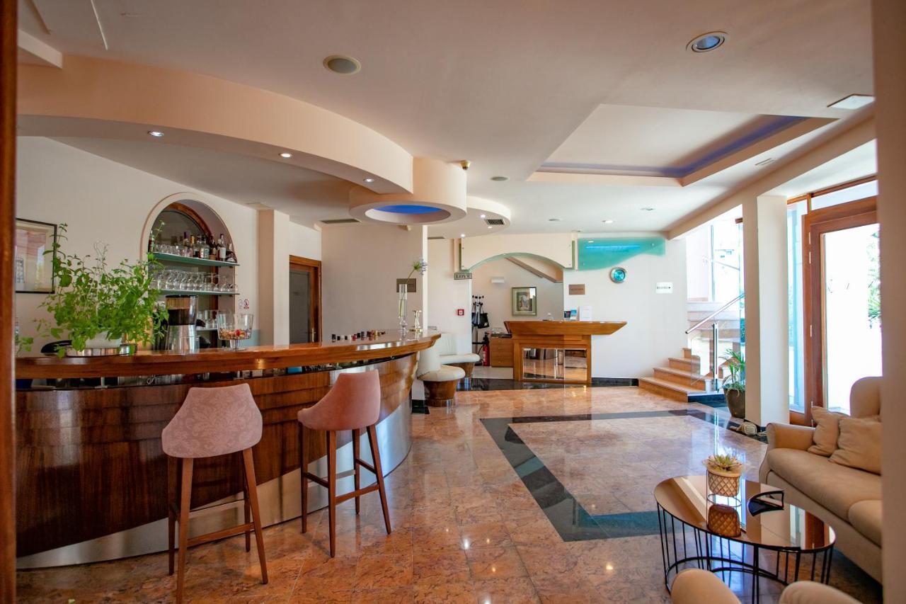 Hotel Neva Подстрана Екстер'єр фото