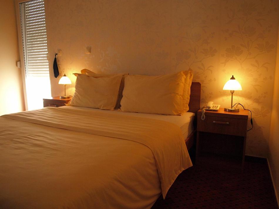 Hotel Neva Подстрана Екстер'єр фото