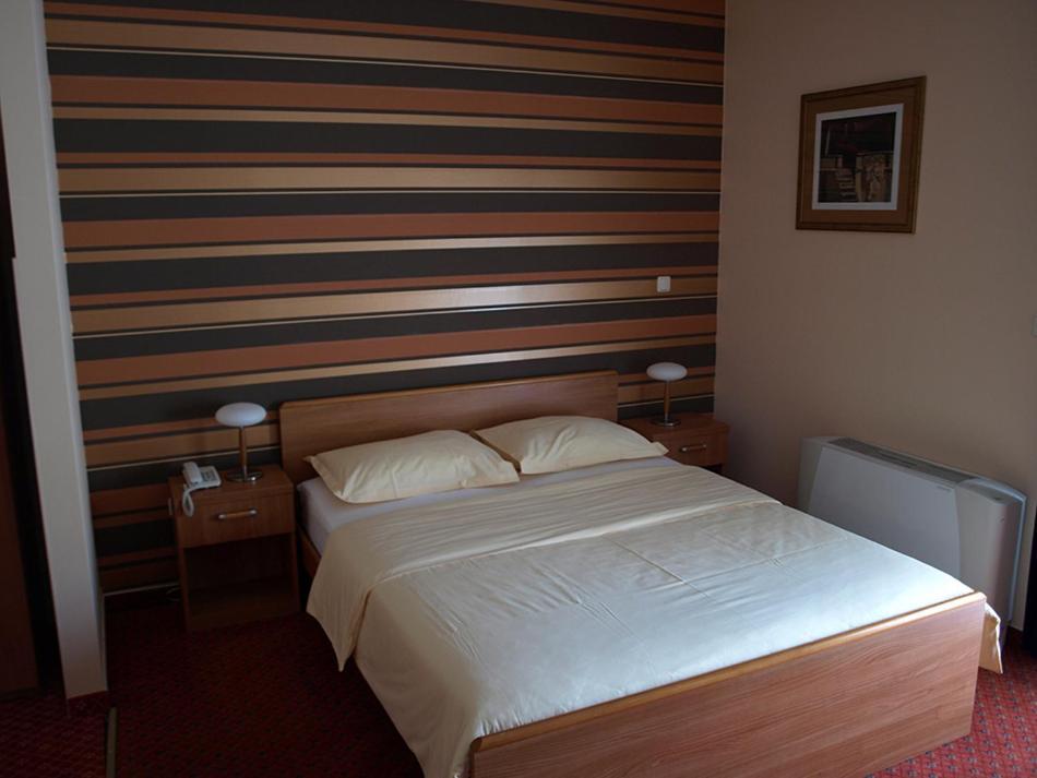 Hotel Neva Подстрана Екстер'єр фото
