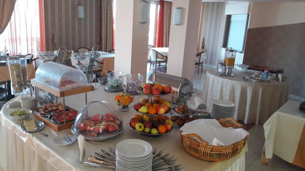 Hotel Neva Подстрана Екстер'єр фото