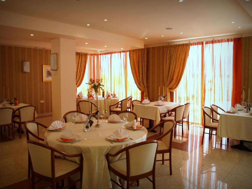 Hotel Neva Подстрана Екстер'єр фото