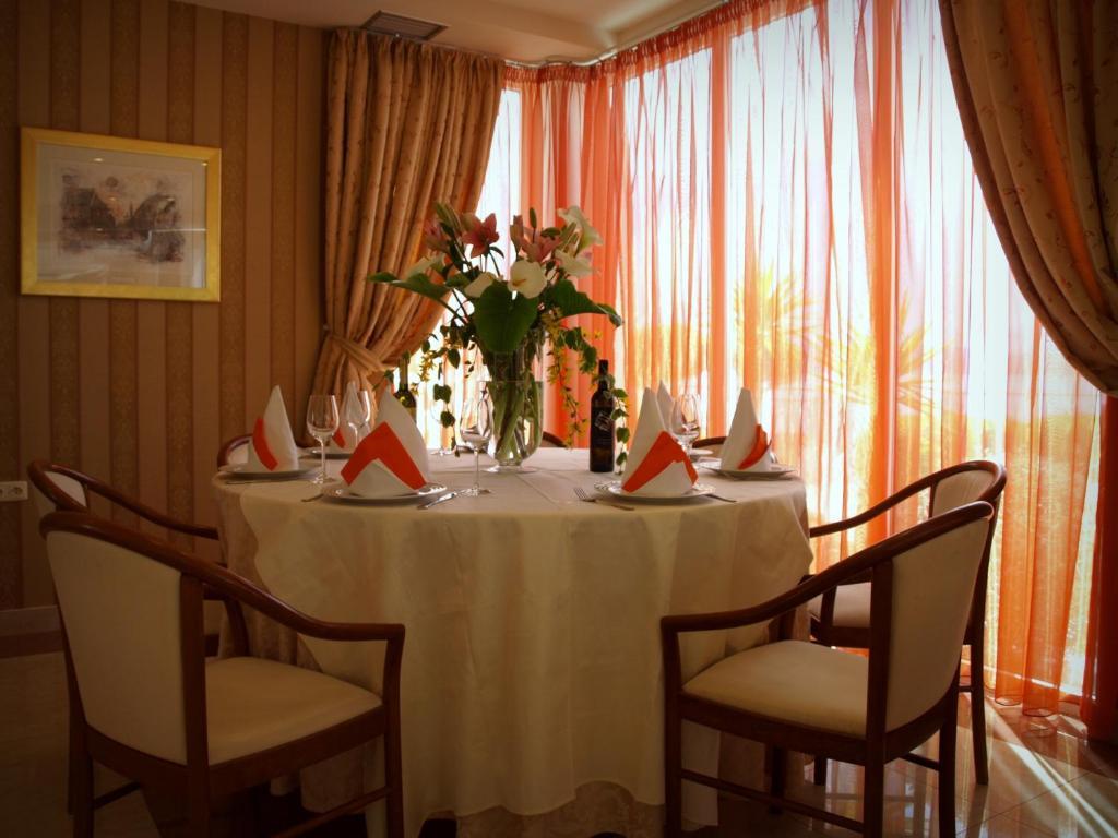 Hotel Neva Подстрана Екстер'єр фото
